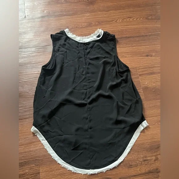 Who What Wear Black Top with White Trim - Picture 7 of 11